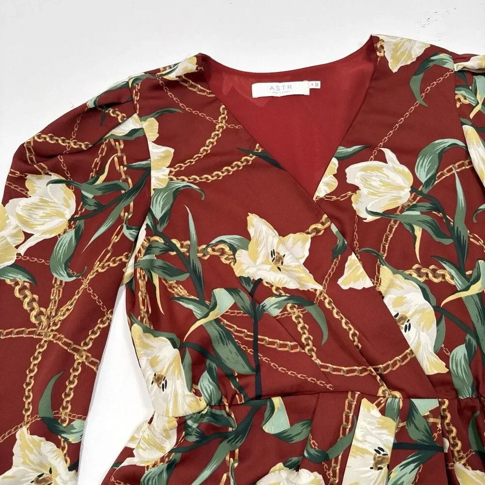 ASTR Dress Size Medium Red Alexis Floral Printed‎ Mini Puff Sleeve Wrap Casual